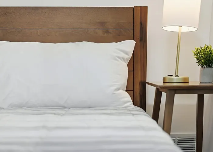 Millvale A Bright & Cozy Private Bedroom With Shared Bathroom *