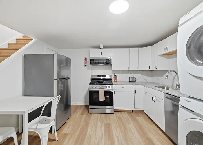 Millvale A Bright & Cozy Private Bedroom With Shared Bathroom *