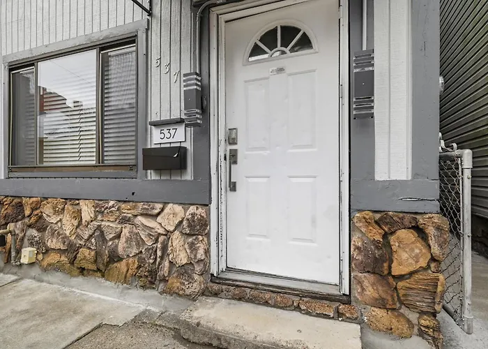 Millvale A Bright & Cozy Private Bedroom With Shared Bathroom *